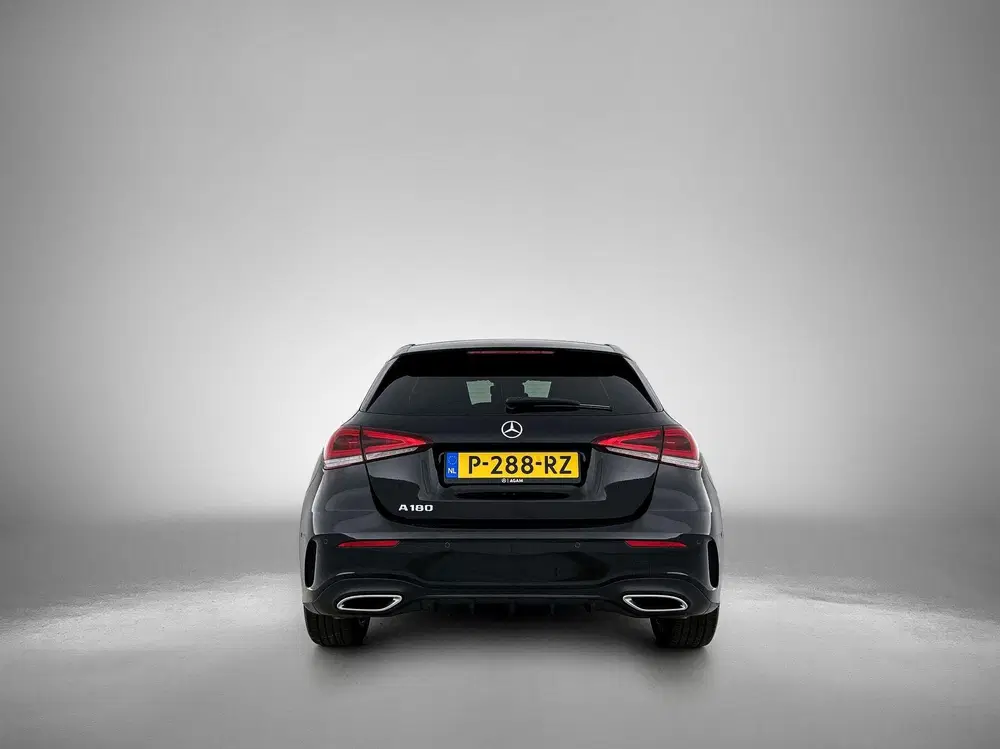 Mercedes-Benz A-Klasse 180 Business Solution AMG uit 2022, foto 3