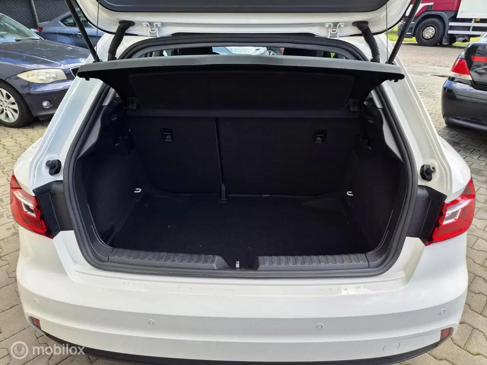 Audi A1 25 TFSI virtual cockpit uit 2019, foto 11