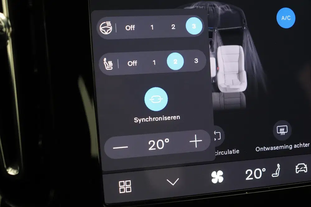 Volvo XC40 B3 Plus Dark uit 2024, foto 13