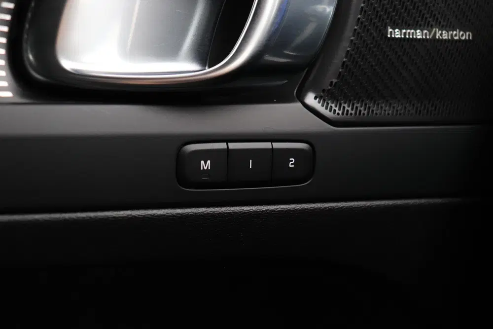 Volvo XC40 B3 Plus Dark uit 2024, foto 14