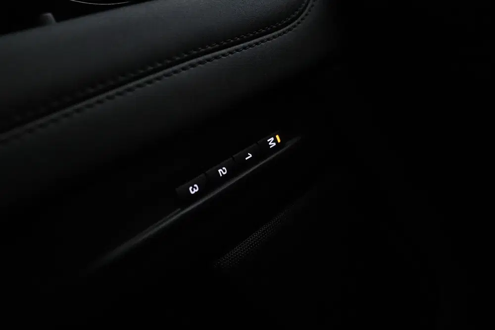 Land Rover Range Rover Evoque P300e R-Dynamic SE uit 2023, foto 13