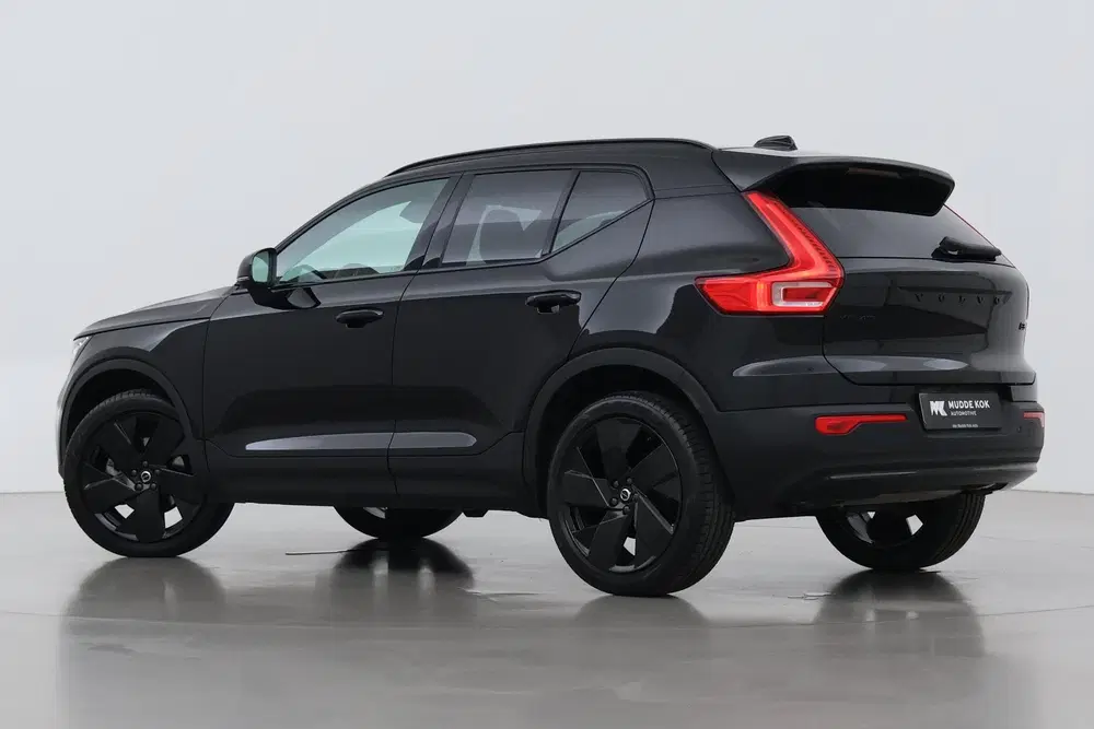 Volvo XC40 2.0 B3 Plus Black Edition uit 2025, foto 2