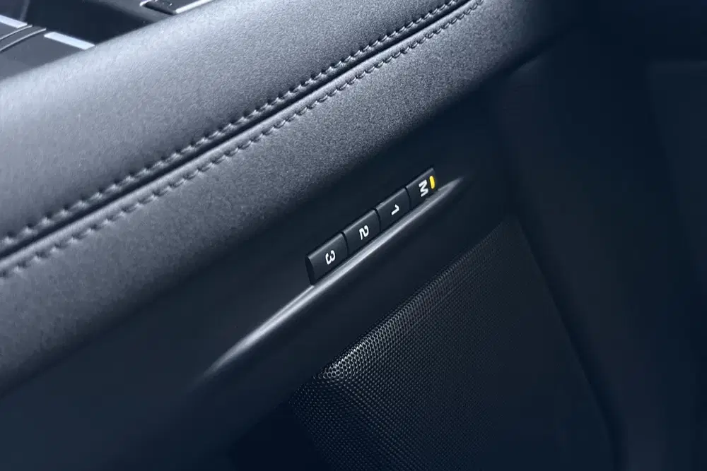 Land Rover Range Rover Evoque P300e R-Dynamic SE uit 2023, foto 14