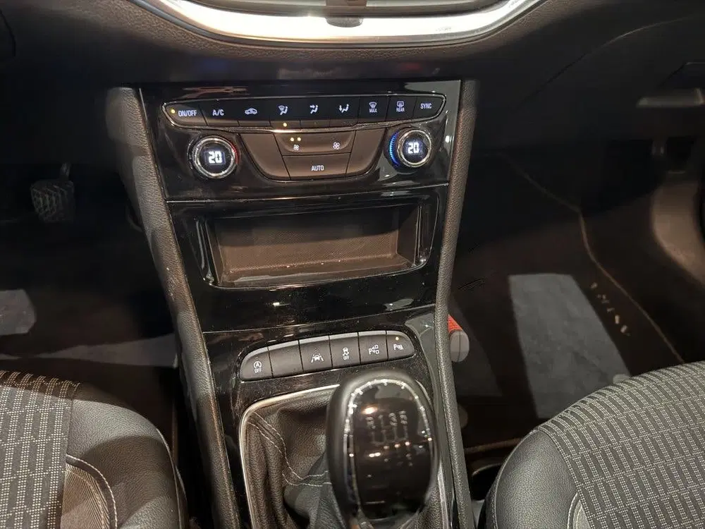 Opel Astra 1.2 Design & Tech uit 2022, foto 12