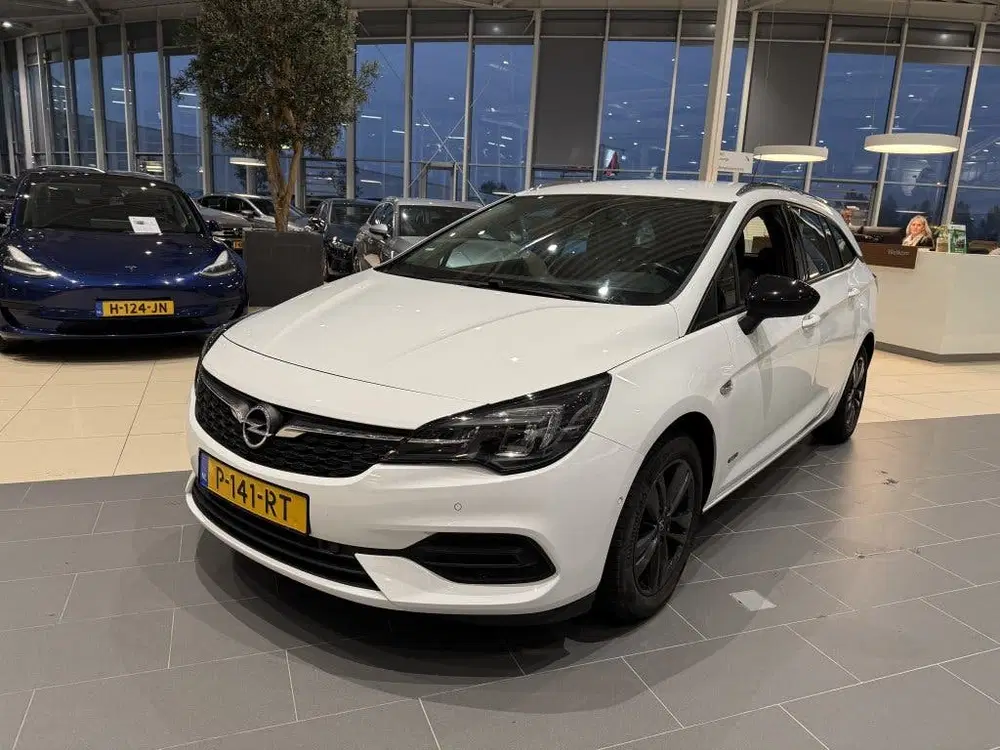 Opel Astra 1.2 Design & Tech uit 2022, foto 2