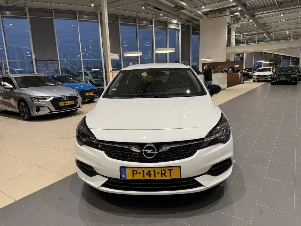 Opel Astra 1.2 Design & Tech uit 2022, foto 3
