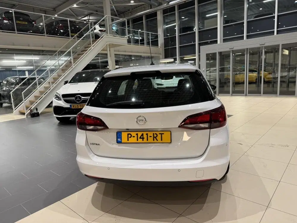 Opel Astra 1.2 Design & Tech uit 2022, foto 4