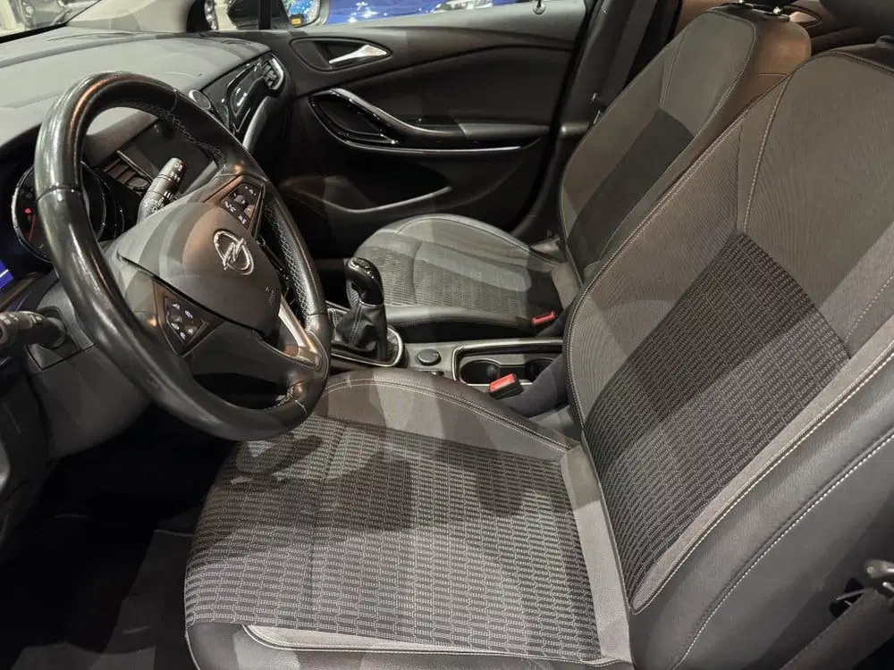 Opel Astra 1.2 Design & Tech uit 2022, foto 5