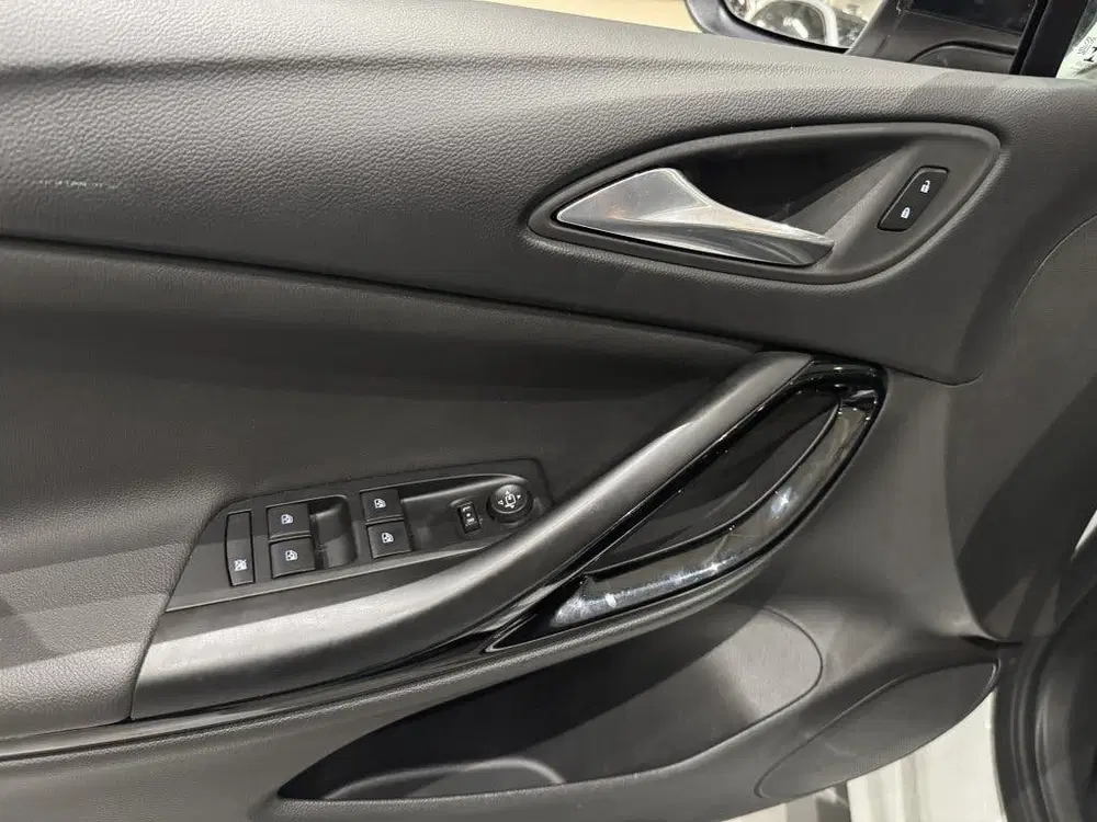 Opel Astra 1.2 Design & Tech uit 2022, foto 7
