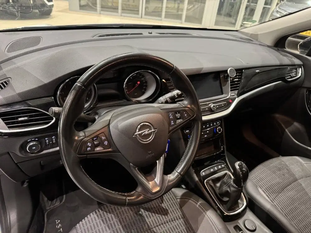 Opel Astra 1.2 Design & Tech uit 2022, foto 9