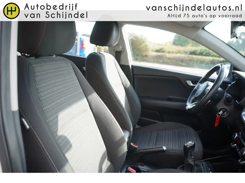 Kia Stonic 1.0 T-GDi MHEV DYNAMICLINE TWO TONE ORIGIN uit 2022, foto 13
