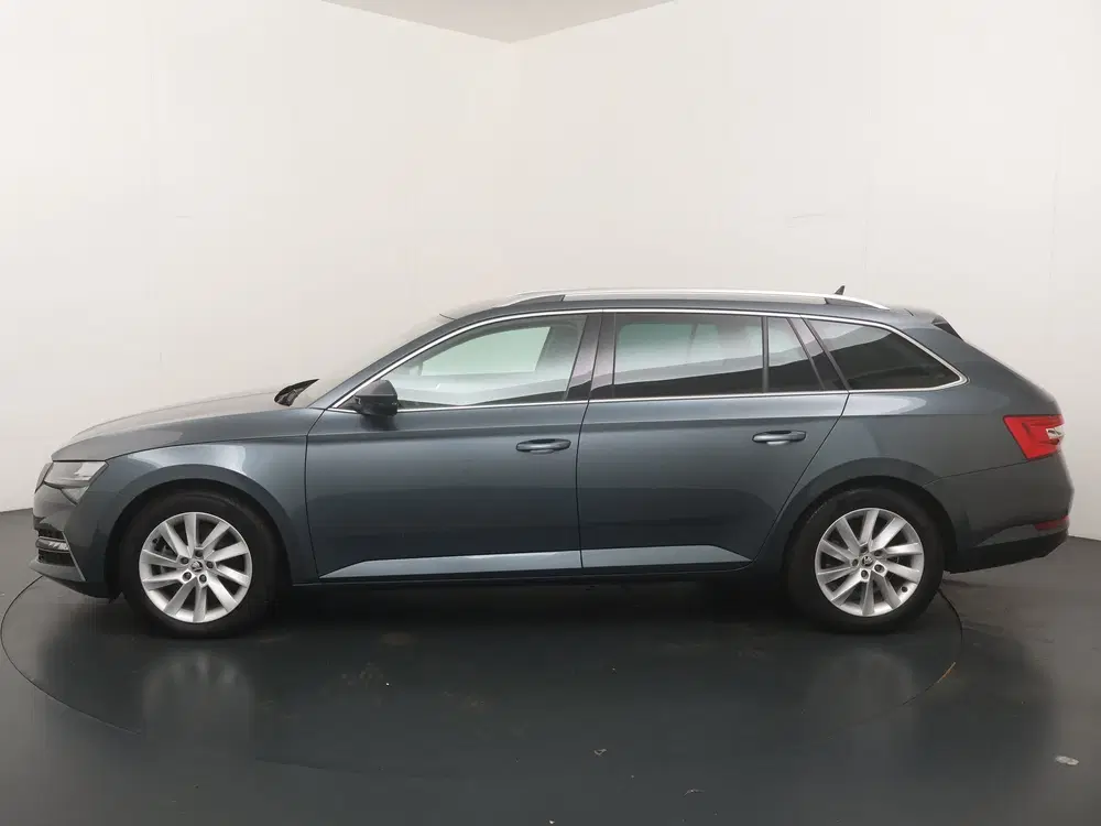 Skoda Superb 1.4 TSI iV 218pk Business Edition uit 2022, foto 2