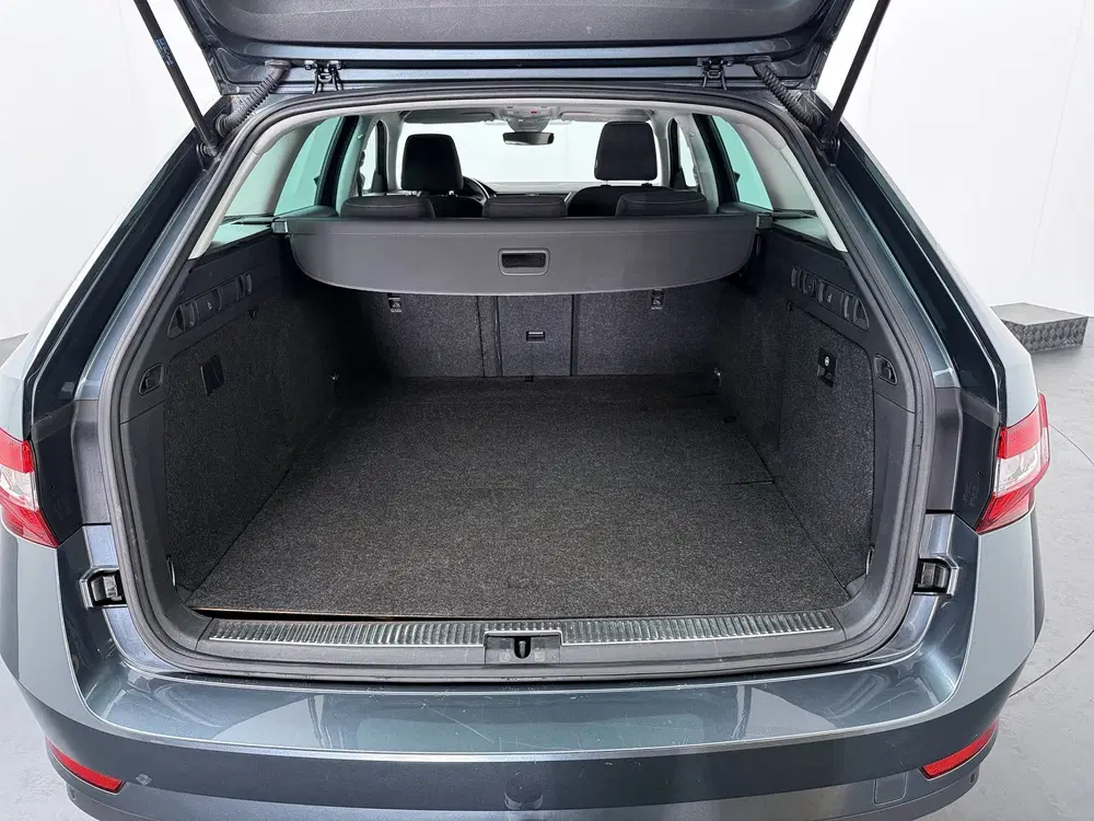 Skoda Superb 1.4 TSI iV 218pk Business Edition uit 2022, foto 9