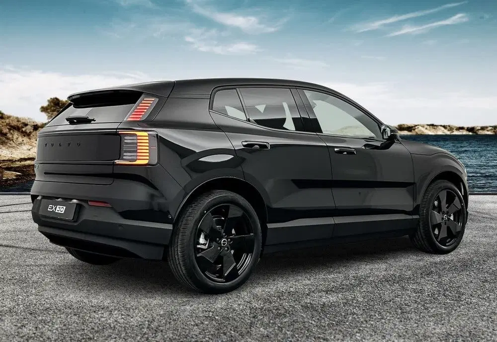 Volvo EX30 P5 Extended Range Ultra Black Edition uit 2026, foto 3