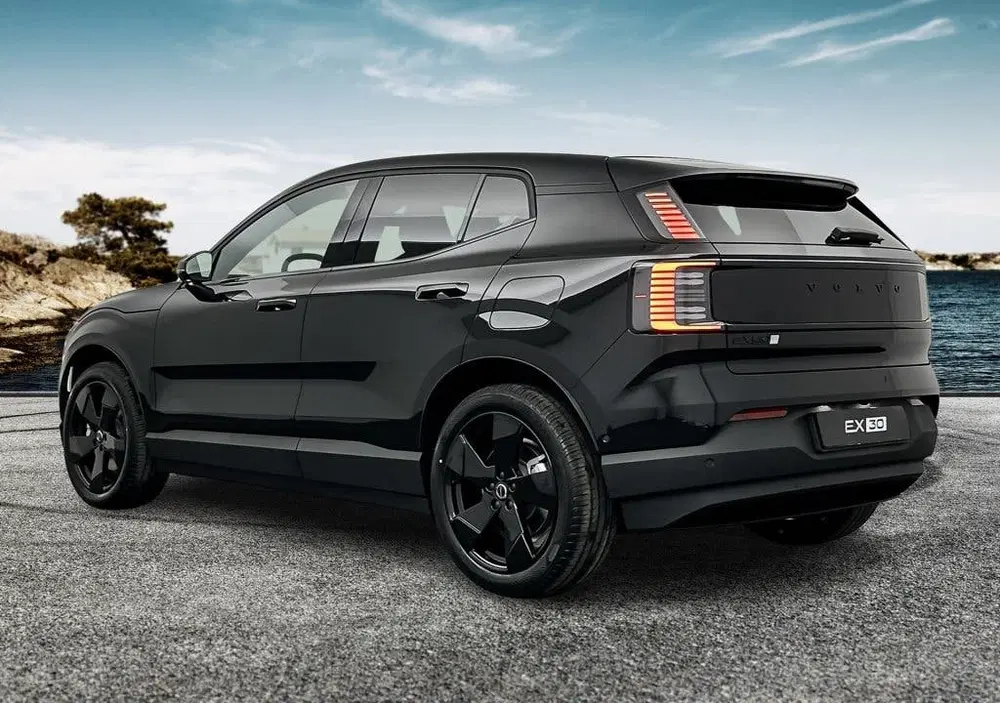 Volvo EX30 P5 Extended Range Ultra Black Edition uit 2026, foto 4