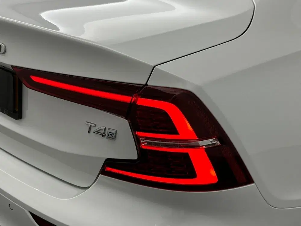 Volvo S60 T4 190PK R-Design uit 2019, foto 12
