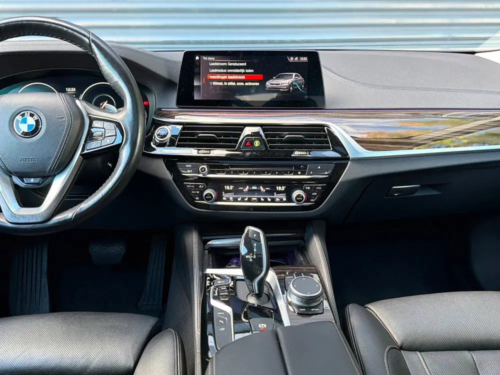BMW 5-serie 530e iPerformance High Executive HuD uit 2019, foto 13