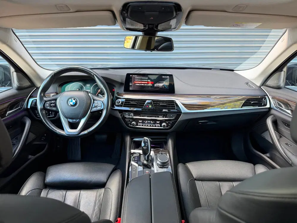 BMW 5-serie 530e iPerformance High Executive HuD uit 2019, foto 15