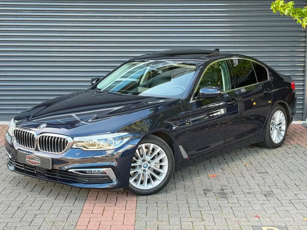 BMW 5-serie 530e iPerformance High Executive HuD uit 2019, foto 2