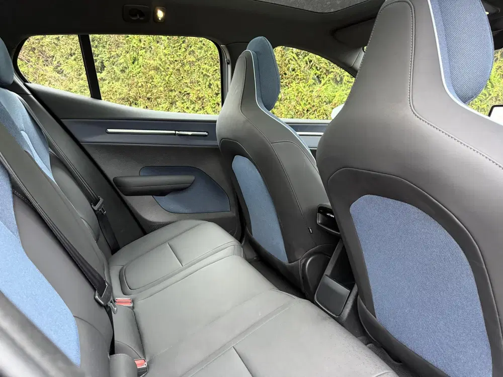 Volvo EX30 Single Motor Extended Range Ultra 69 kWh uit 2024, foto 10