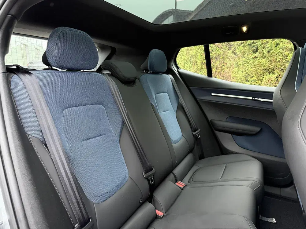 Volvo EX30 Single Motor Extended Range Ultra 69 kWh uit 2024, foto 11
