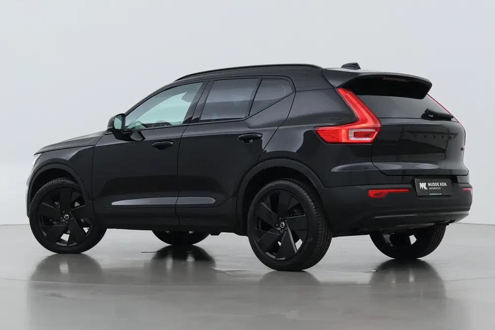Volvo XC40 2.0 B3 Plus Black Edition uit 2025, foto 2