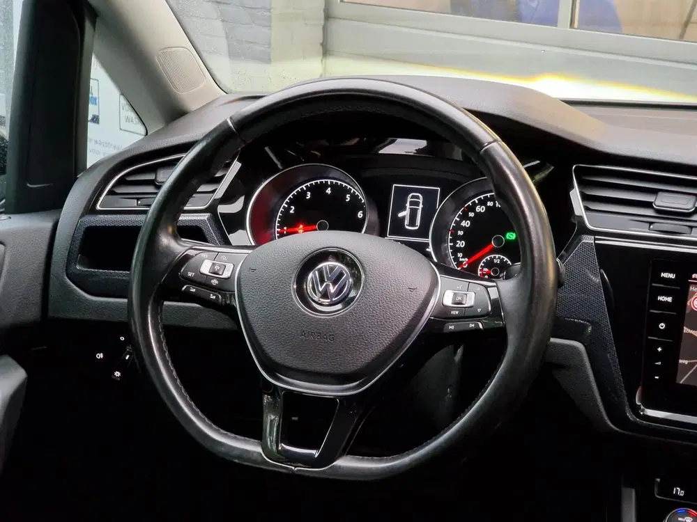 Volkswagen Touran 1.5 TSI DSG United R-line 7p uit 2020, foto 10