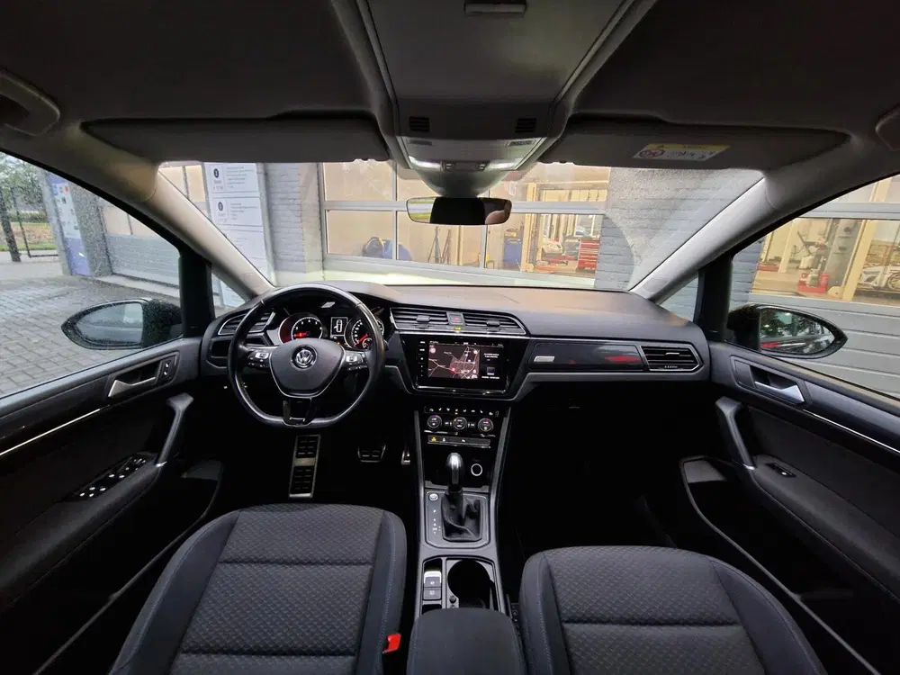 Volkswagen Touran 1.5 TSI DSG United R-line 7p uit 2020, foto 3