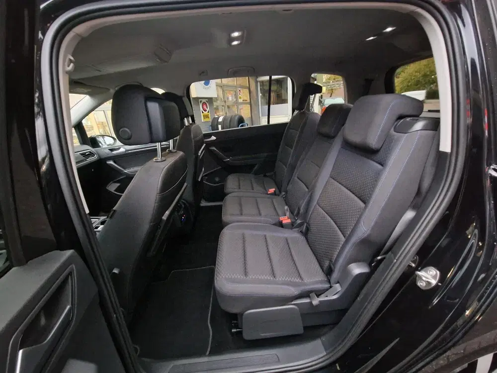 Volkswagen Touran 1.5 TSI DSG United R-line 7p uit 2020, foto 6