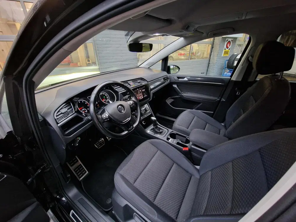 Volkswagen Touran 1.5 TSI DSG United R-line 7p uit 2020, foto 7