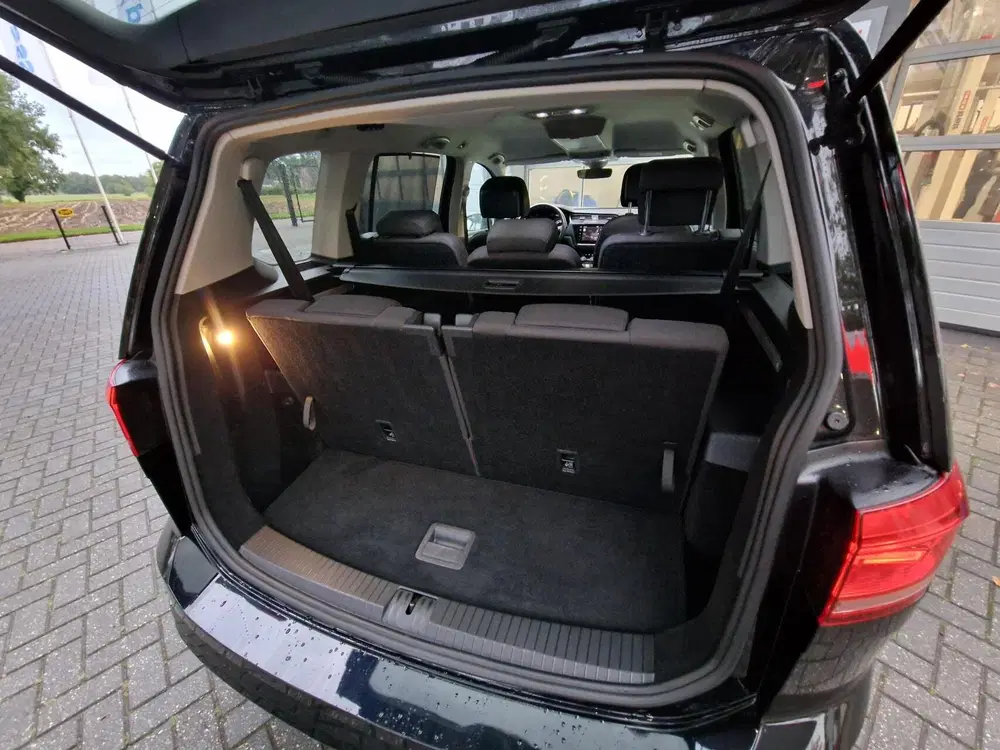 Volkswagen Touran 1.5 TSI DSG United R-line 7p uit 2020, foto 8