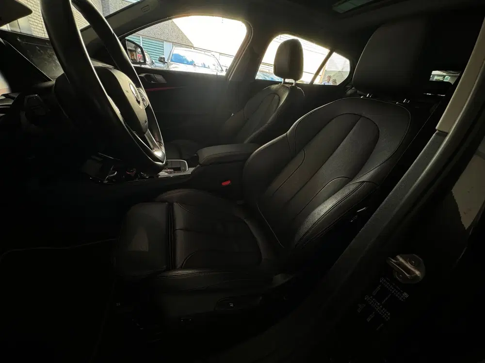 BMW 1-serie 120i High Executive Pano uit 2021, foto 10