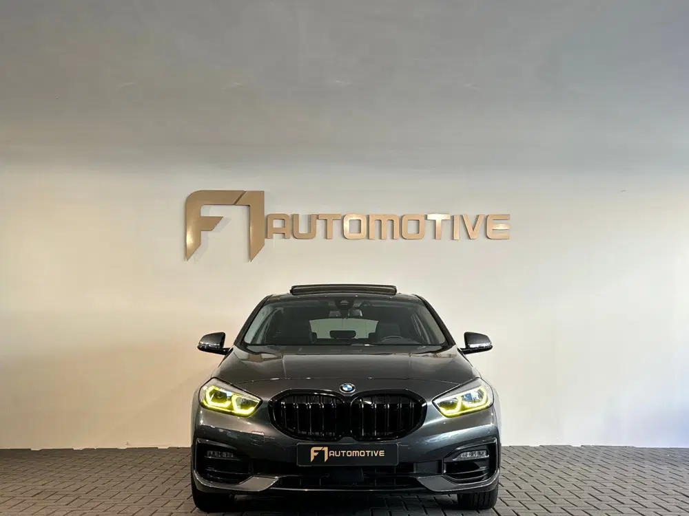 BMW 1-serie 120i High Executive Pano uit 2021, foto 2