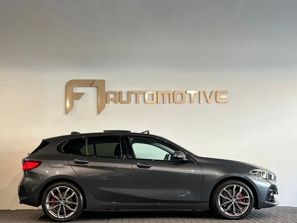 BMW 1-serie 120i High Executive Pano uit 2021, foto 8