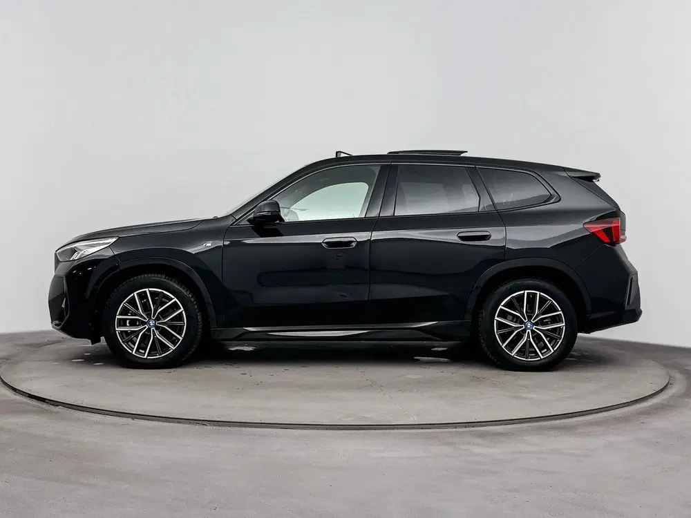 BMW iX1 xDrive30 M Sport uit 2023, foto 2