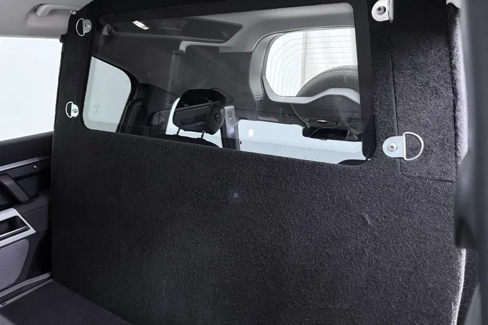Land Rover Defender 110 D200 SE uit 2020, foto 11