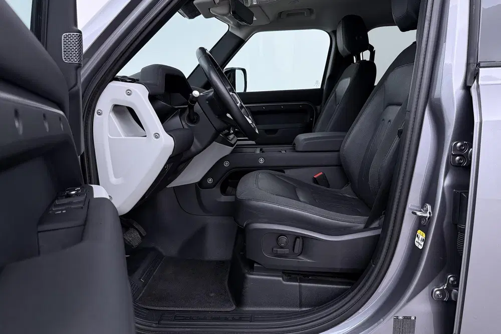 Land Rover Defender 110 D200 SE uit 2020, foto 3
