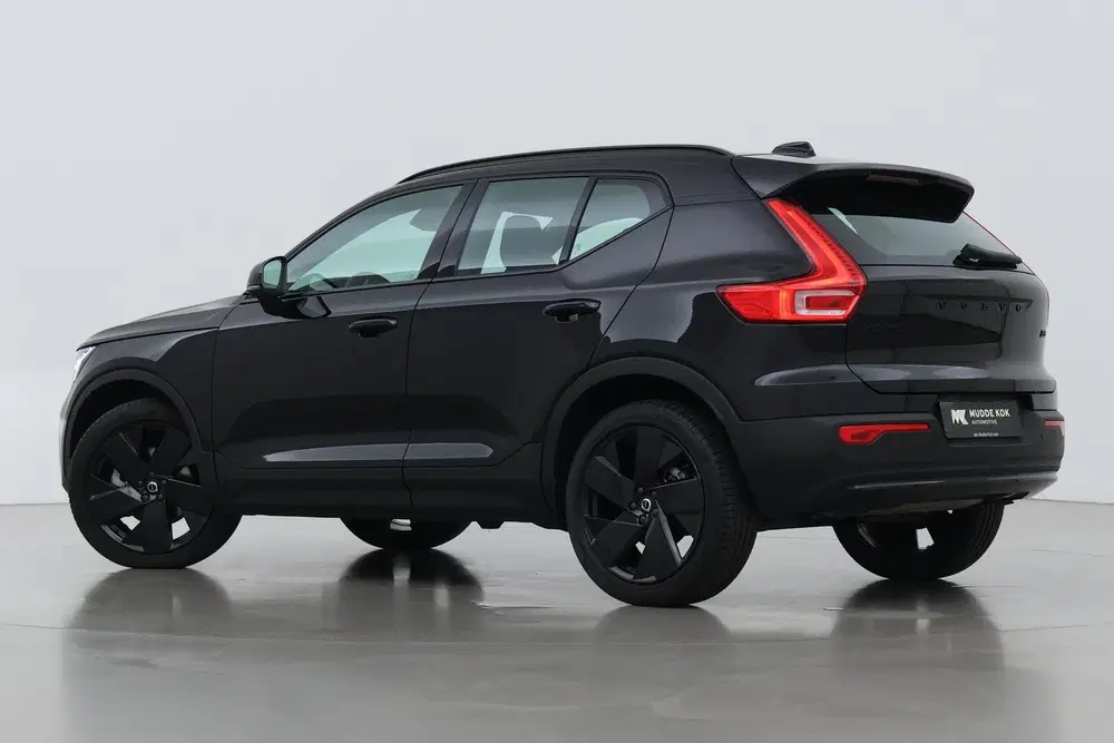 Volvo XC40 B3 Plus Black Edition uit 2025, foto 2
