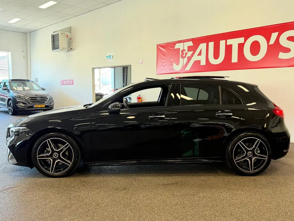 Mercedes-Benz A-Klasse 200 AMG LINE uit 2023, foto 2