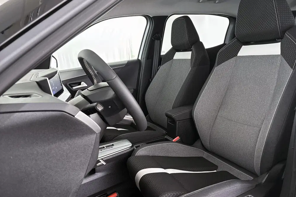 Opel Frontera 1.2 Turbo Hybrid GS 7 Zits Apple CarPlay A uit 2025, foto 6