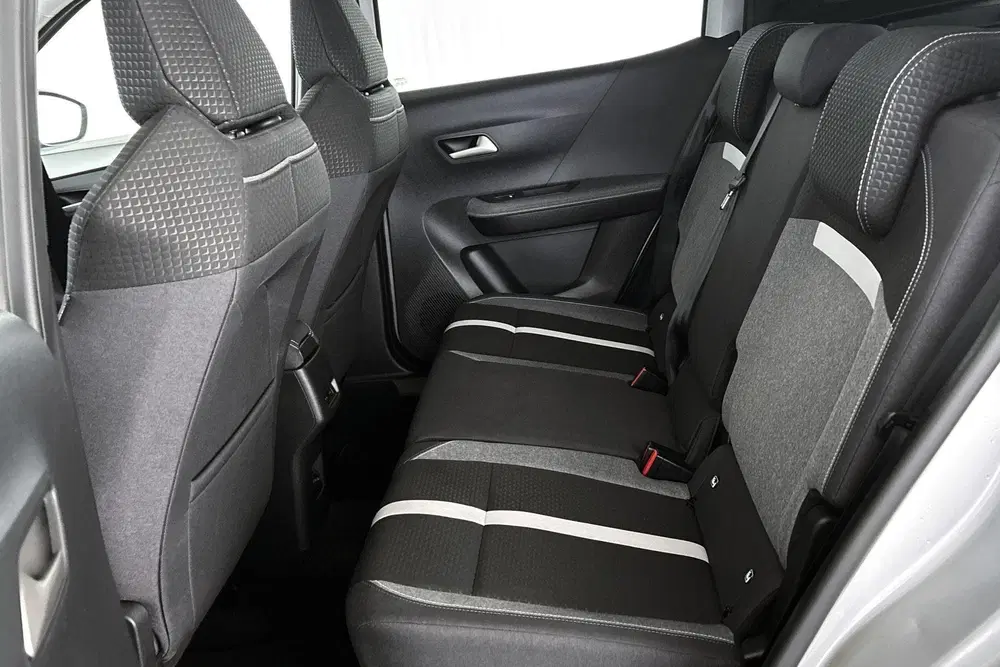 Opel Frontera 1.2 Turbo Hybrid GS 7 Zits Apple CarPlay A uit 2025, foto 8