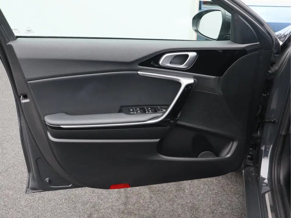 Kia Ceed 1.6 GDI PHEV DynamicPlusLine uit 2022, foto 8