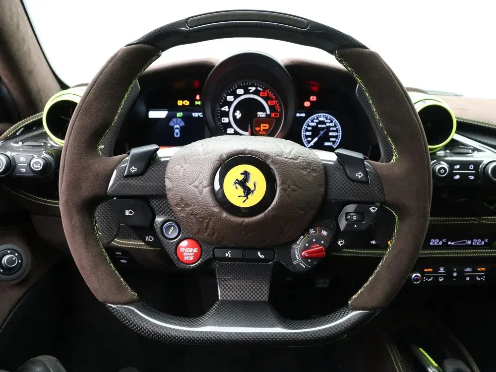 Ferrari F8 Tributo N-Largo Tailor Made 1 of 15 uit 2023, foto 2