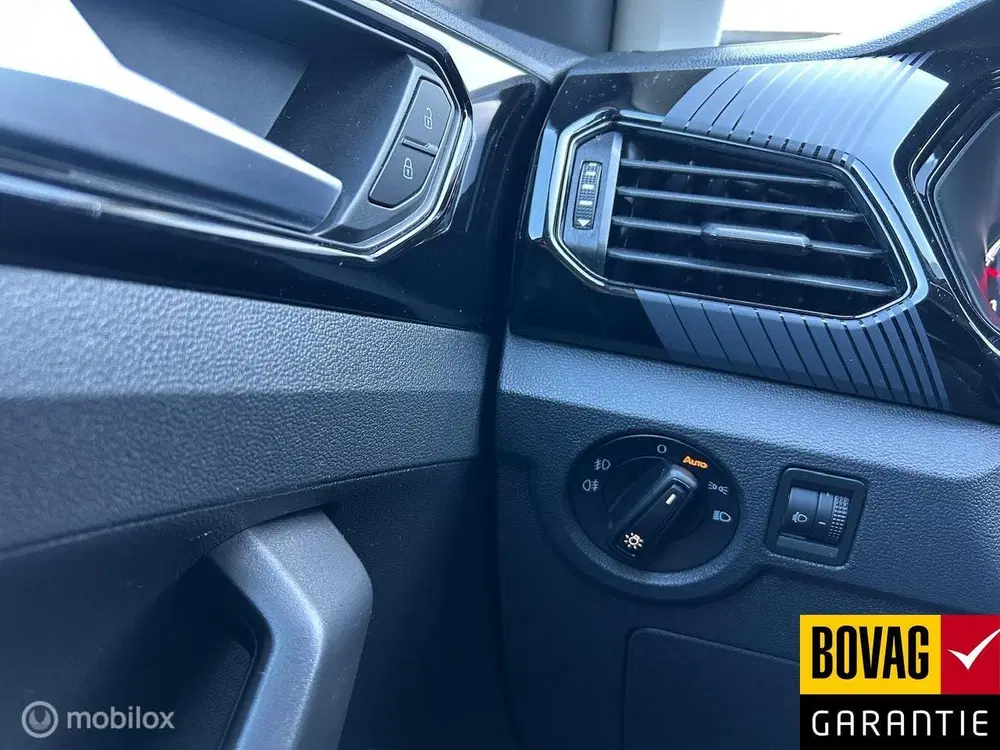 Volkswagen T-Cross 1.0 TSI Life uit 2023, foto 14