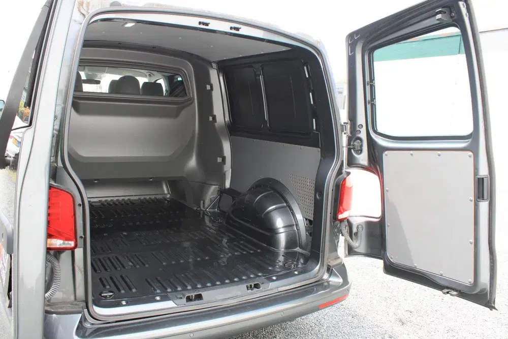 Volkswagen Transporter 2.0 TDI L2H1 30 DC Bulli 75-edition uit 2024, foto 10