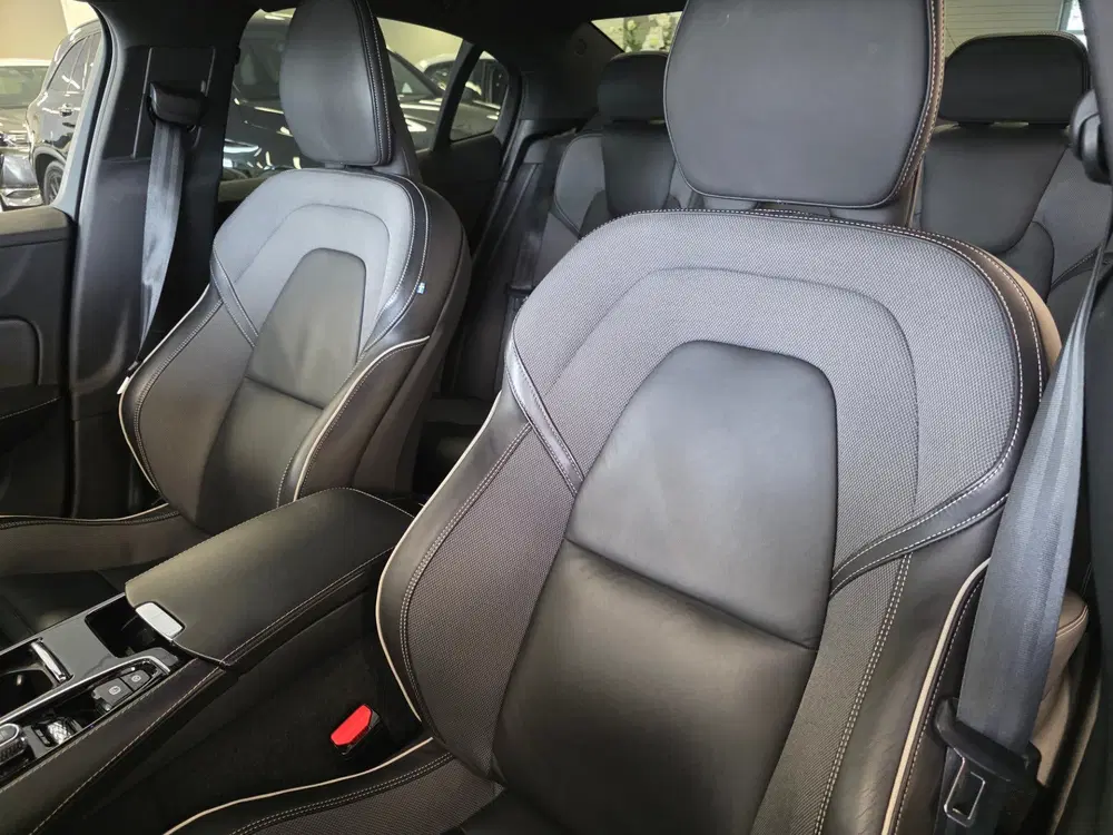 Volvo S60 2.0 Recharge T8 AWD R-Design Plug-in hybri uit 2021, foto 12