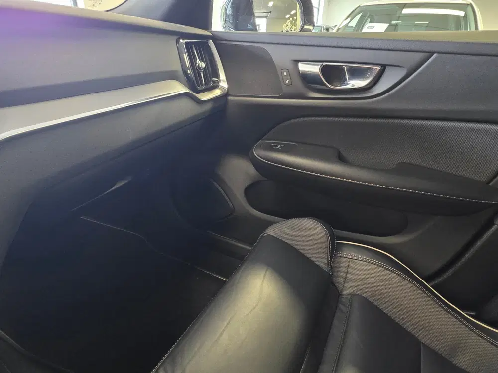 Volvo S60 2.0 Recharge T8 AWD R-Design Plug-in hybri uit 2021, foto 15