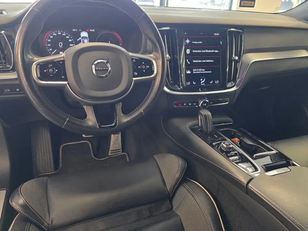 Volvo S60 2.0 Recharge T8 AWD R-Design Plug-in hybri uit 2021, foto 4