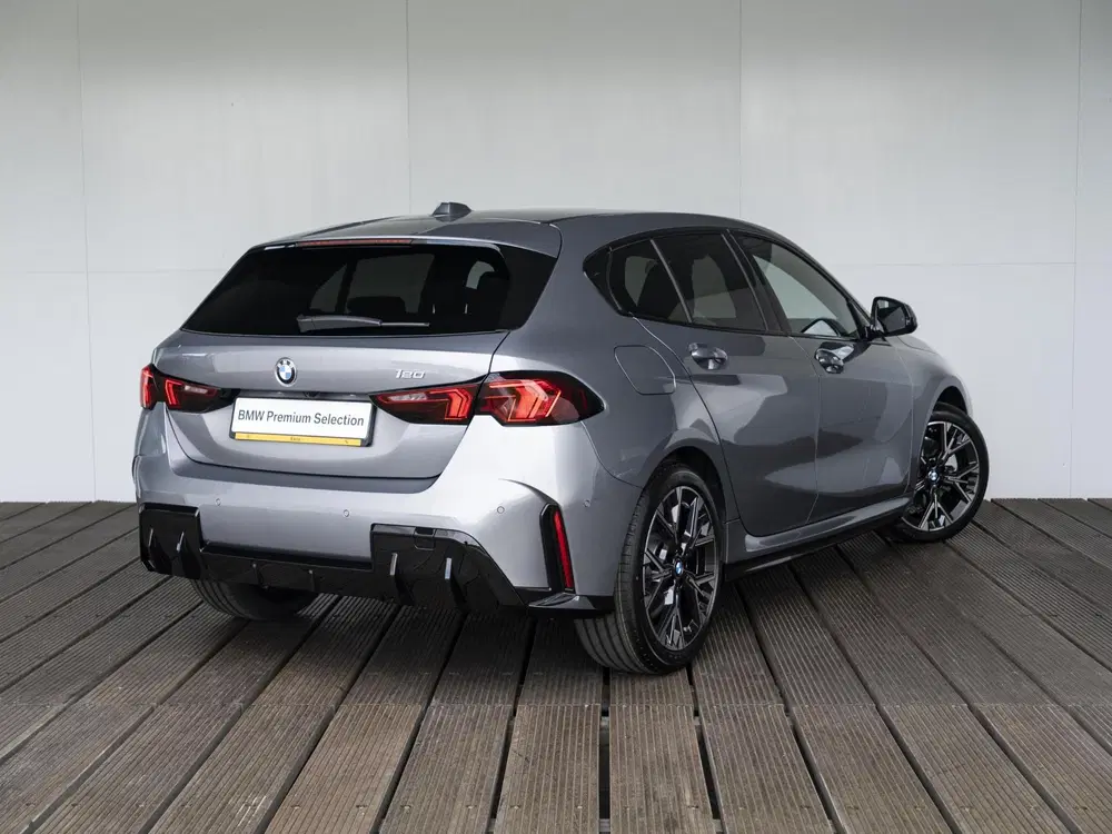 BMW 1-serie 120 uit 2026, foto 2
