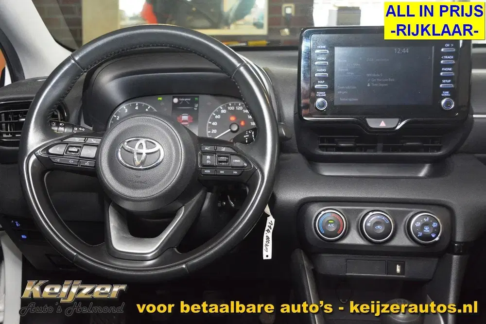 Toyota Yaris 1.0 VVT-i Active Achteruitrijcamera uit 2021, foto 11